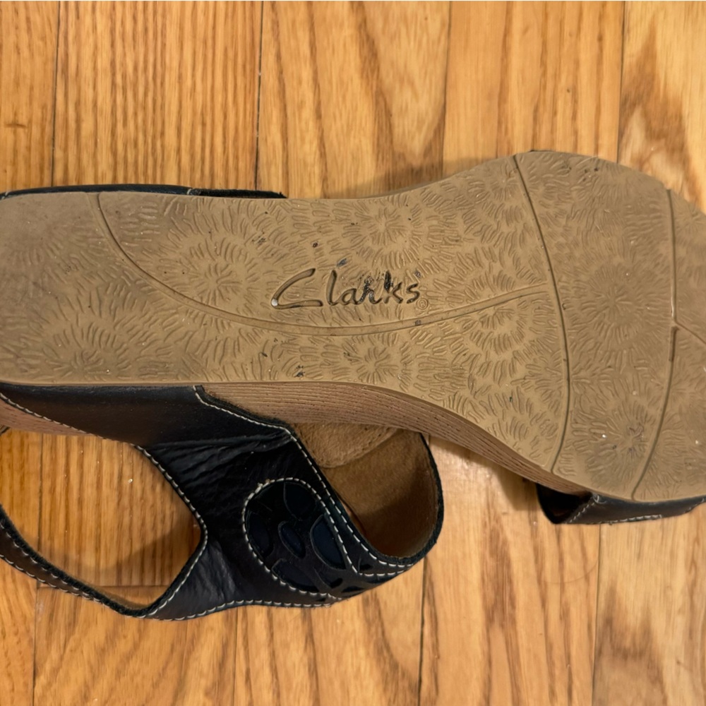 Clarks Navy Sandal - Picture 6 of 7